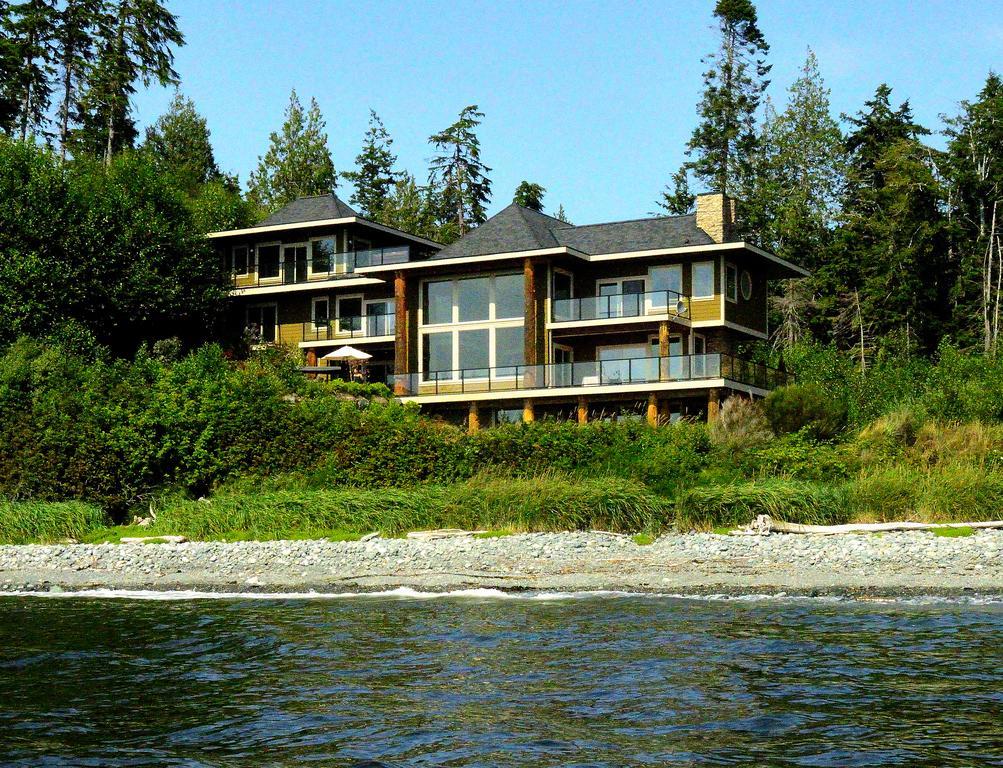 Points West Oceanfront Resort Sooke Exteriör bild