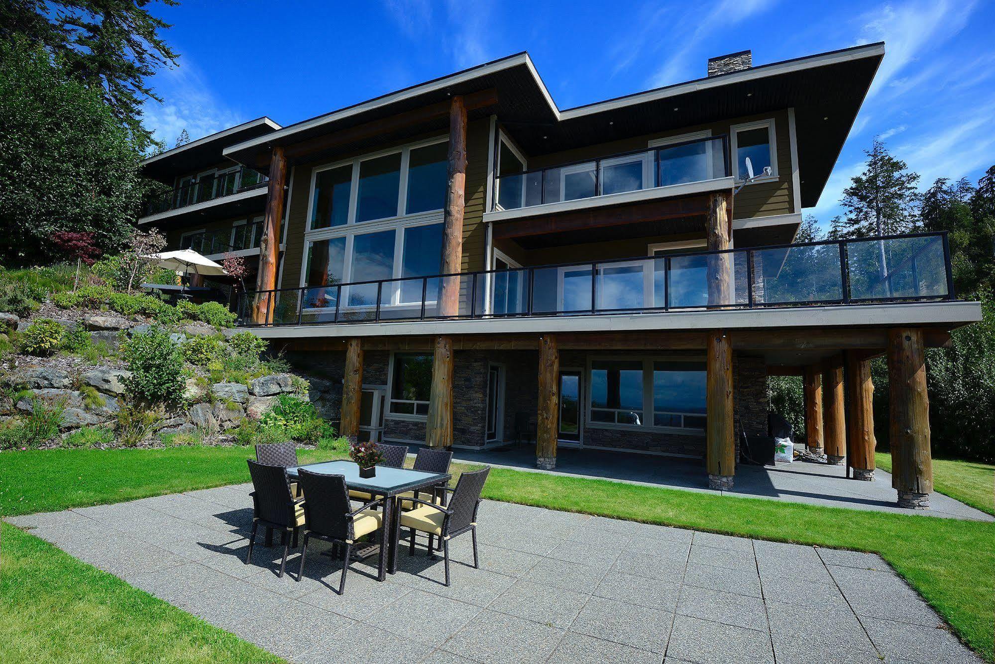 Points West Oceanfront Resort Sooke Exteriör bild